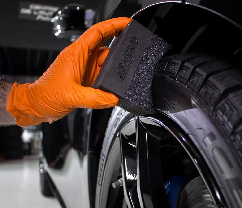 Аплікатор для чорніння шин CarPro Tire Applicator 95х82х40мм