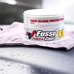 Долговременный твердый воск для светлых авто SOFT99 Fusso Coat 12 Months Protection White 200г