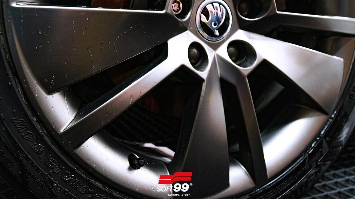 Брудовідштовхуюче покриття для дисків SOFT99 Wheel Dust Blocker 200мл