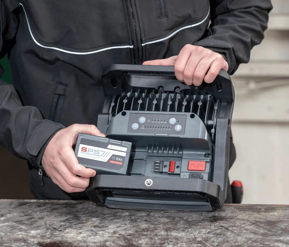 Потужний прожектор з Bluetooth управлінням Scangrip Nova 4 SPS