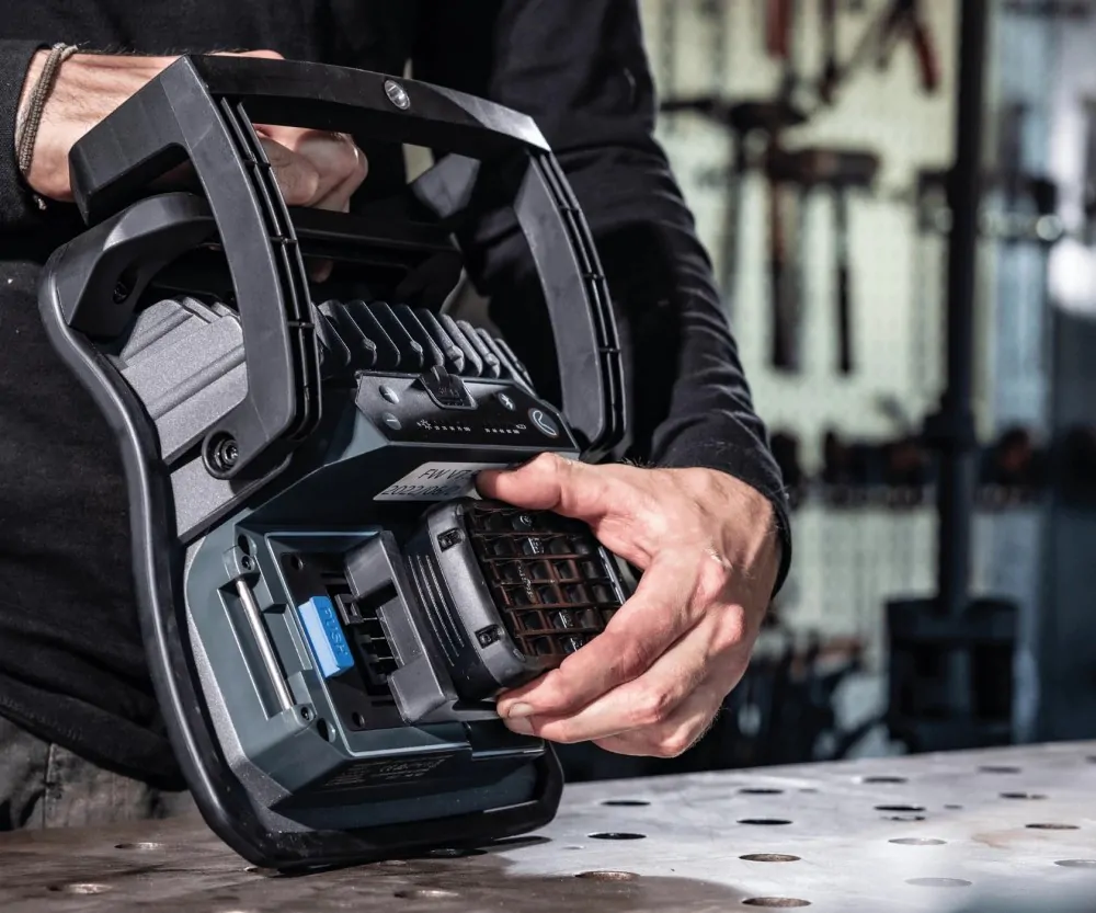 Потужний прожектор з Bluetooth управлінням Scangrip Nova 10 Connect