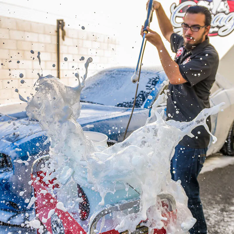 Автошампунь з підсилювачем блиску та нейтральним Ph Chemical Guys Glossworkz Intense Gloss Booster and Paintwork Cleanser 473мл (CWS133_16)