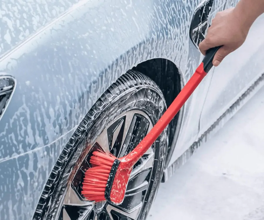Щітка для чищення гуми та колісних дисків MaxShine Soft Grip Wheel And Body Brush Long (7011033​A)
