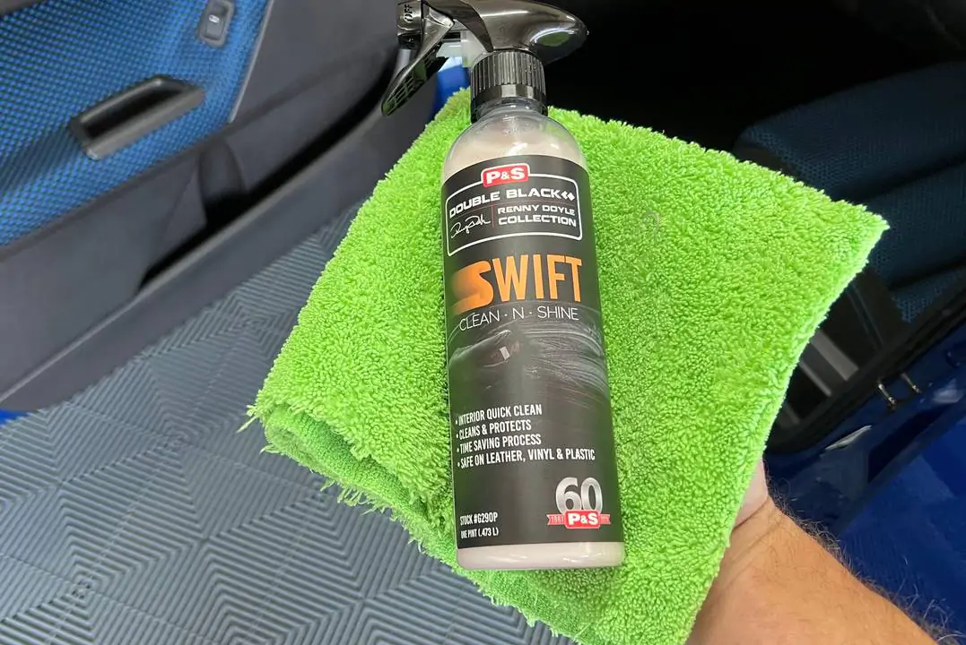Засіб для очищення та догляду для шкіри, вінілу та пластику P&S SWIFT Clean & Shine 473мл