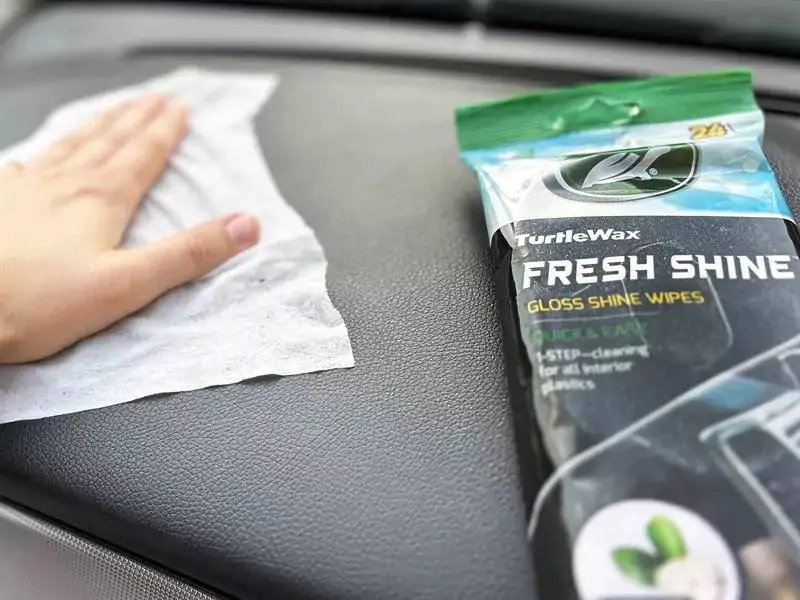Серветки-поліроль для салону глянцеві Turtle Wax Fresh Shine Spring Gloss Wipes 24шт (54095)