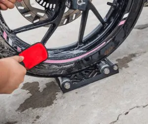 Стенд для мийки та обслуговування мотоциклетних коліс MaxShine Motorcycle Stand Wheel Roller