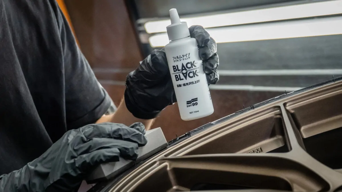 Засіб для чорніння шин матовий SOFT99 Black Black Hard Coat for Tire 110мл