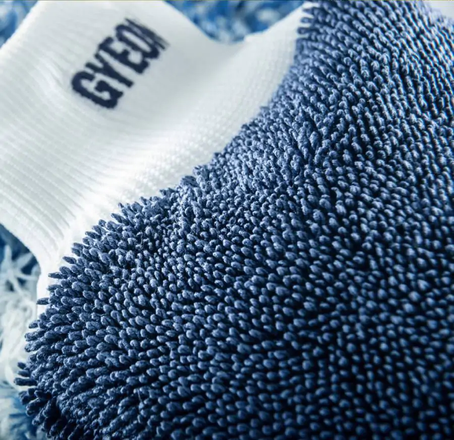 Рукавиця мікрофіброва для сушіння Gyeon Q²M SilkMitt EVO (8809432674863)